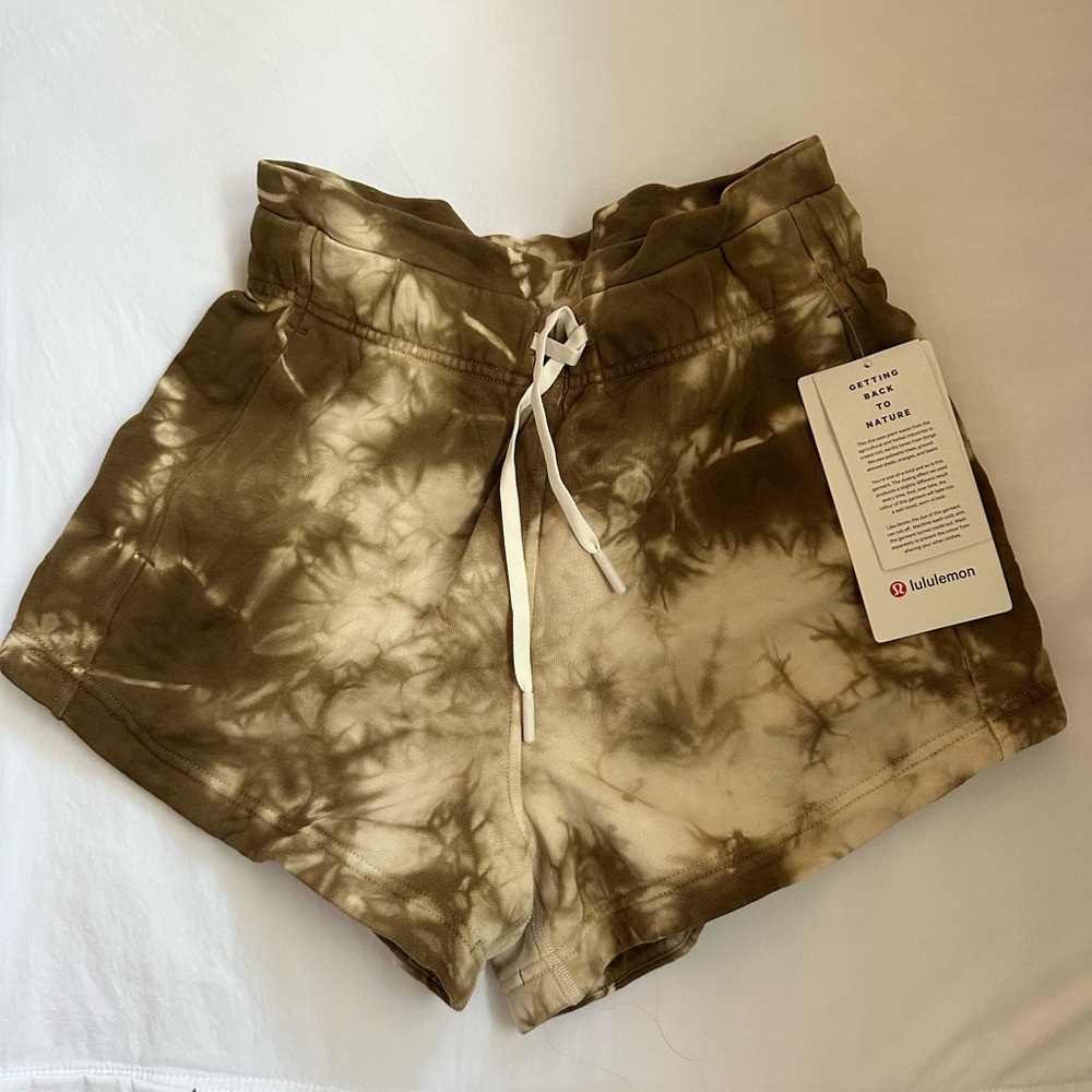 lululemon athletica Women's Tie-Dye Shorts - Brown